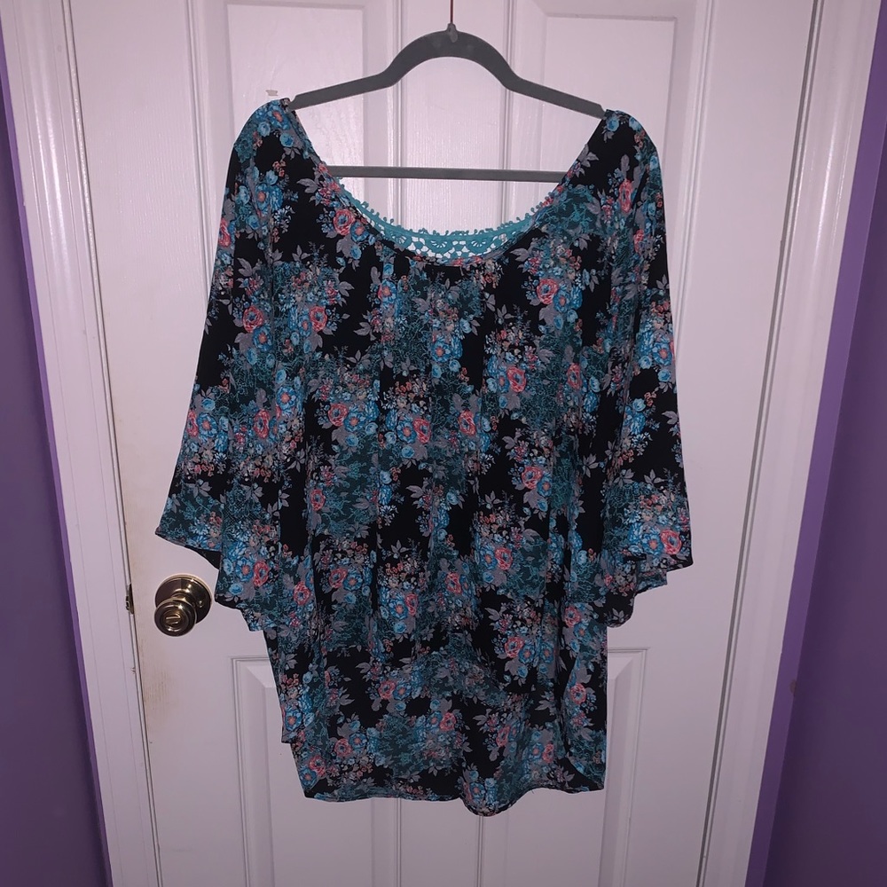 Flowwy Floral Top with Lace Back